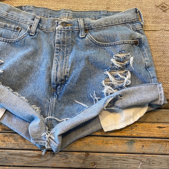 Wrangler distressed high rise jean shorts size 16 - Picture 3 of 8